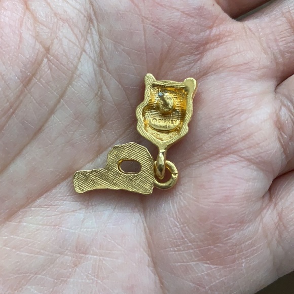 Disney signed plated Winnie The Pooh earrings - Picture 4 of 6